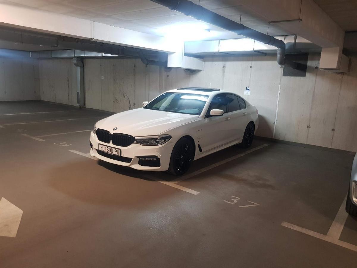 Apartman Vip, With Free Garage Parking Pula Extérieur photo