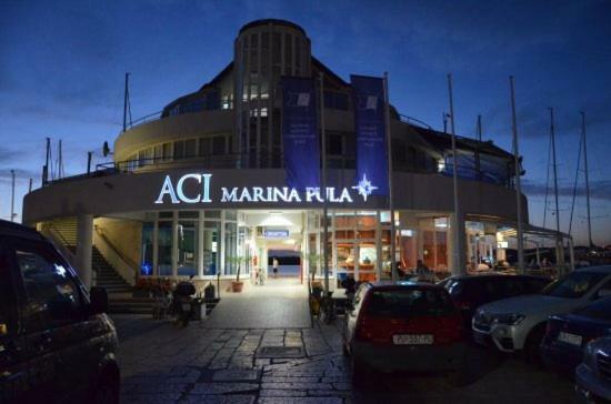 Apartman Vip, With Free Garage Parking Pula Extérieur photo
